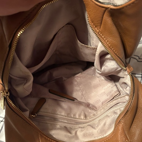 Micheal Kors Purse - Picture 4 of 5